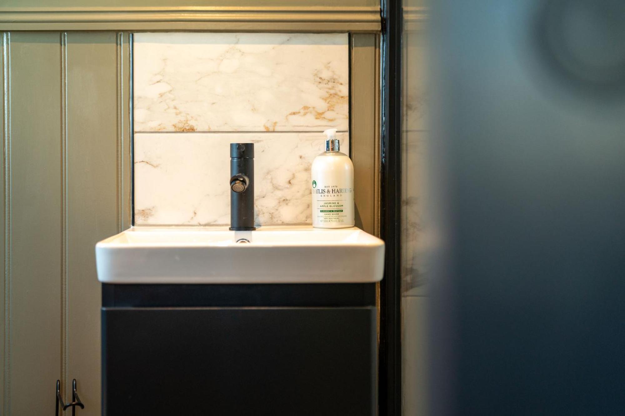 Casa de férias Spacious Town House Sleeps 8, Bath Road Cheltenham