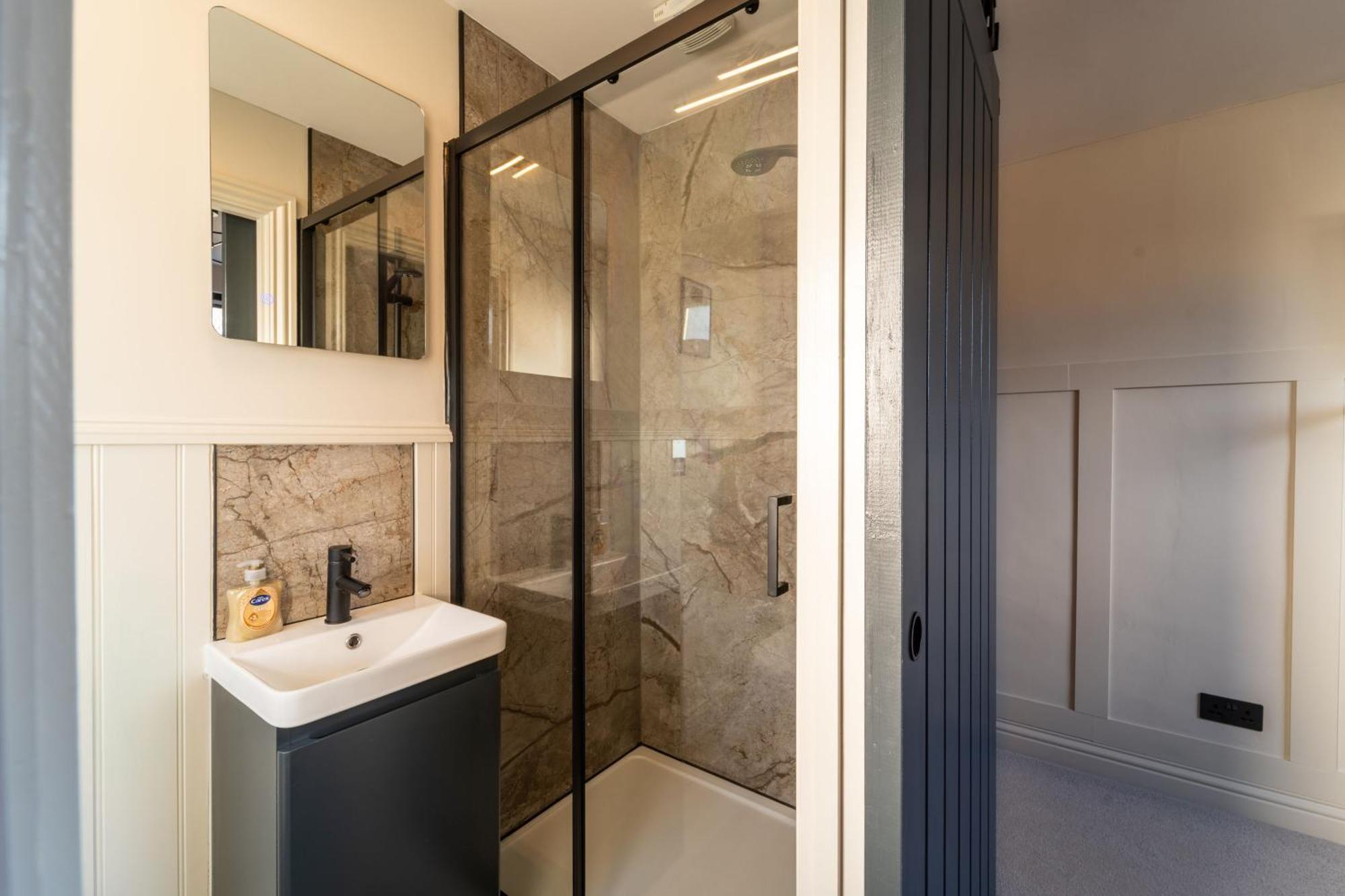 Spacious Town House Sleeps 8, Bath Road Cheltenham