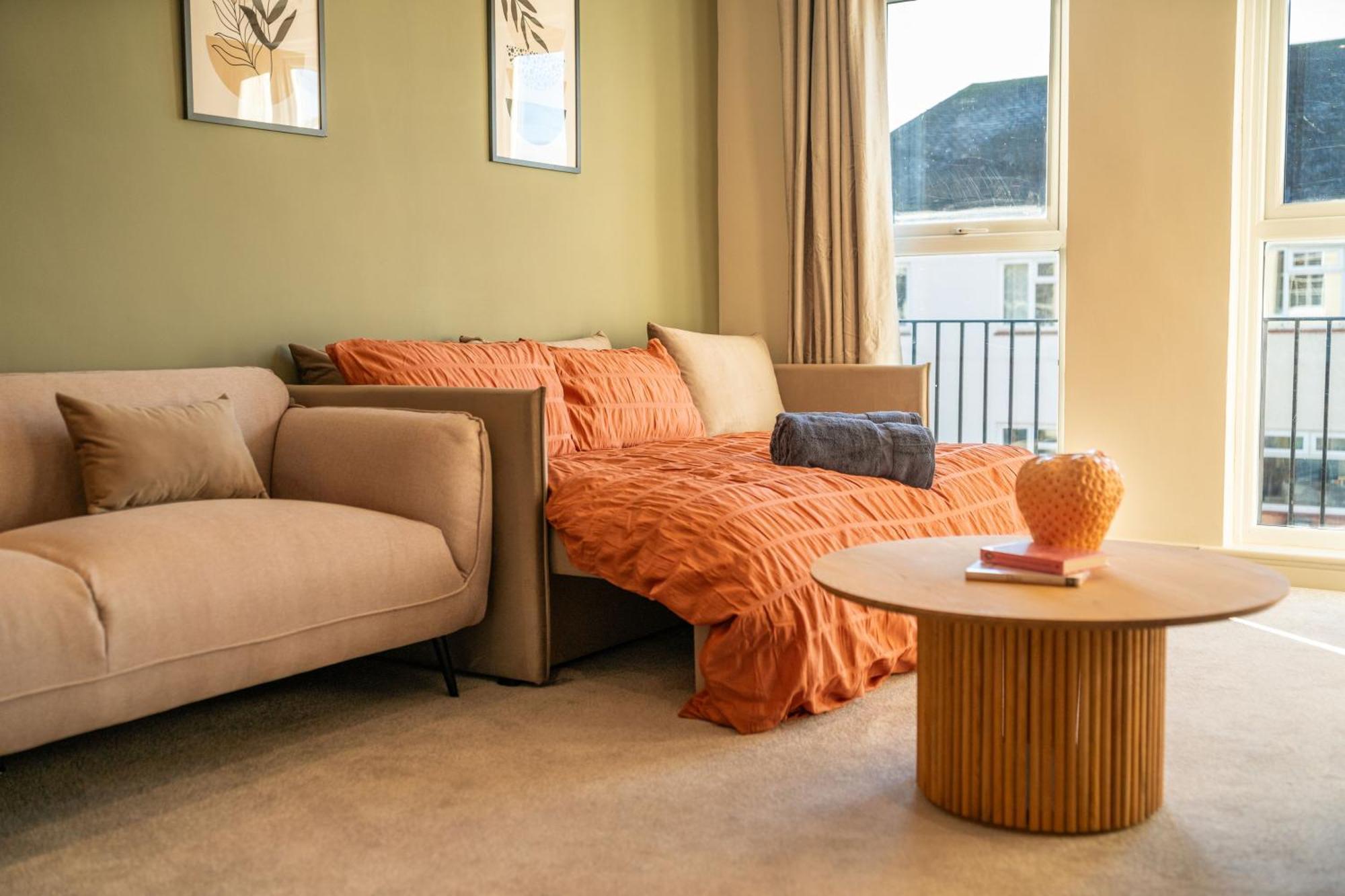 Casa de férias Spacious Town House Sleeps 8, Bath Road Cheltenham
