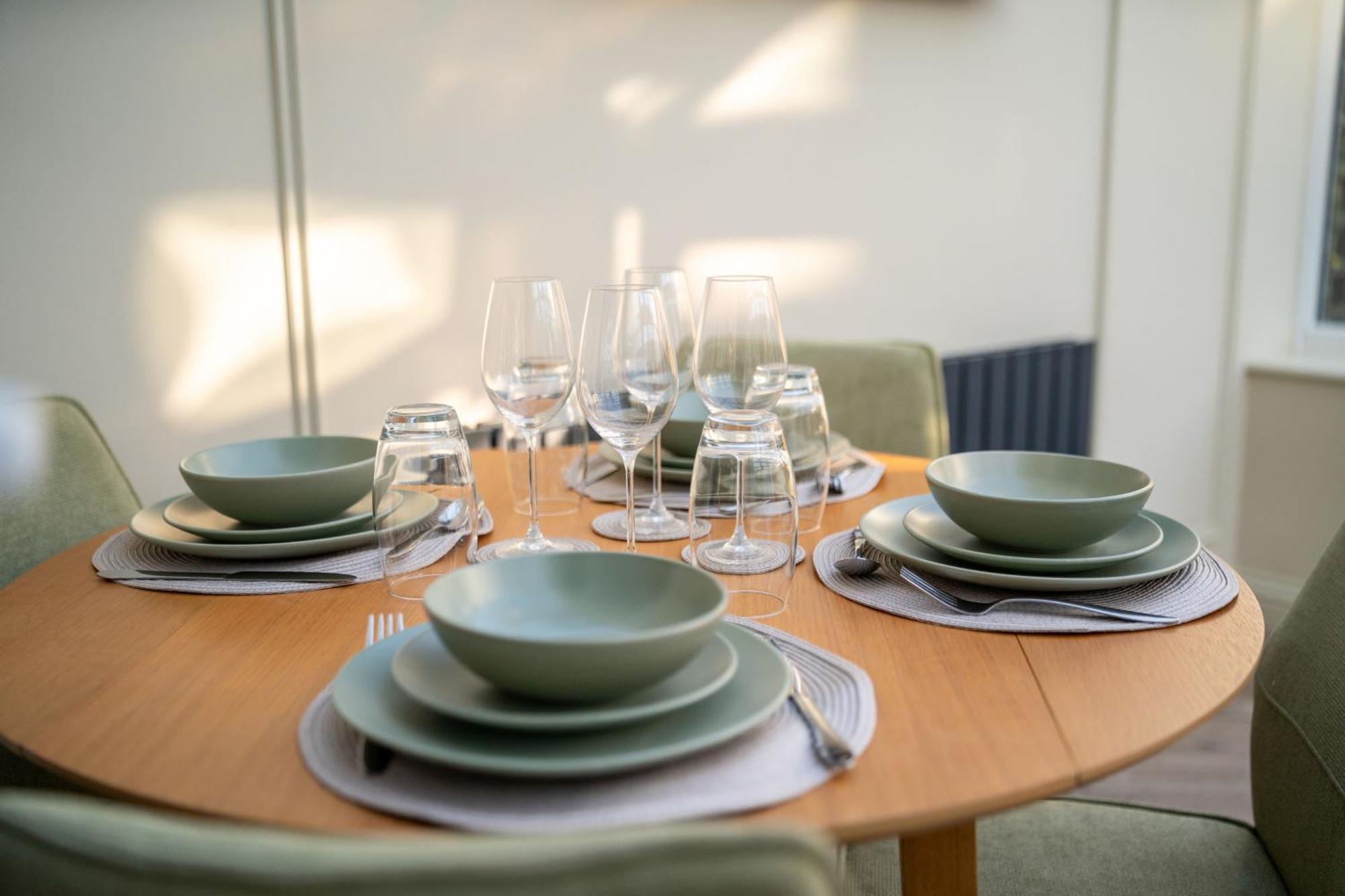 Casa de férias Spacious Town House Sleeps 8, Bath Road Cheltenham