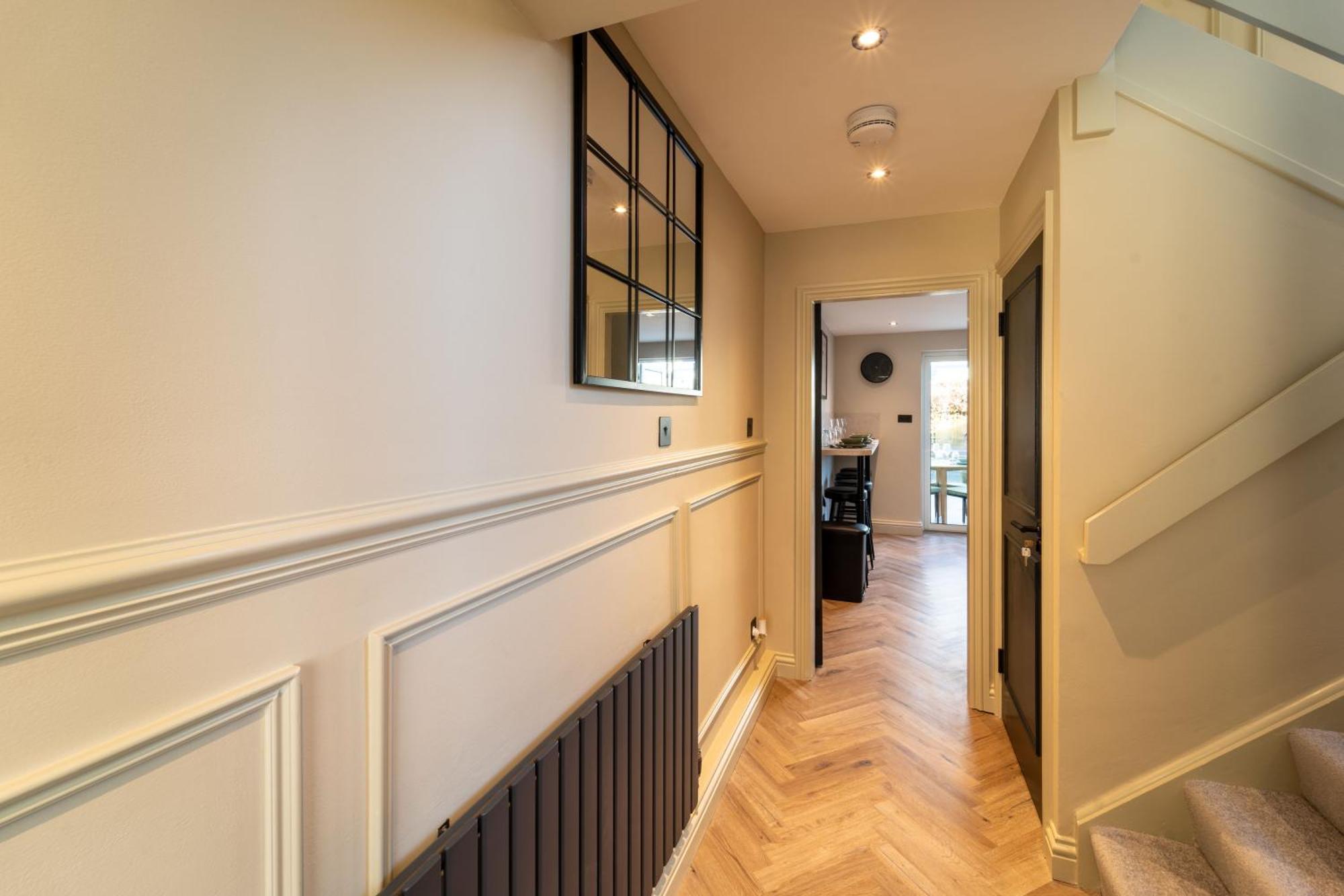 Holiday home Spacious Town House Sleeps 8, Bath Road *