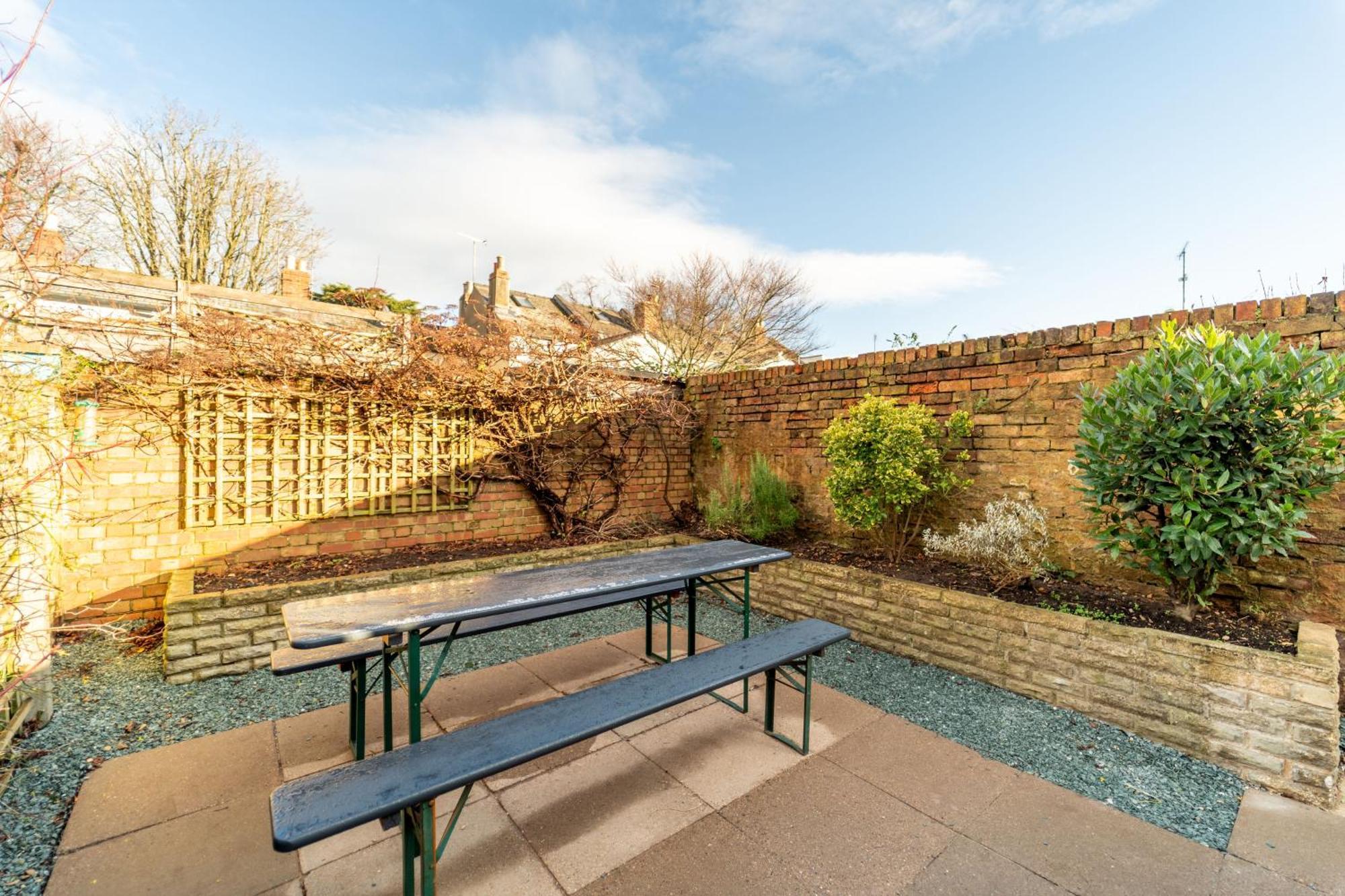Spacious Town House Sleeps 8, Bath Road Holiday home *