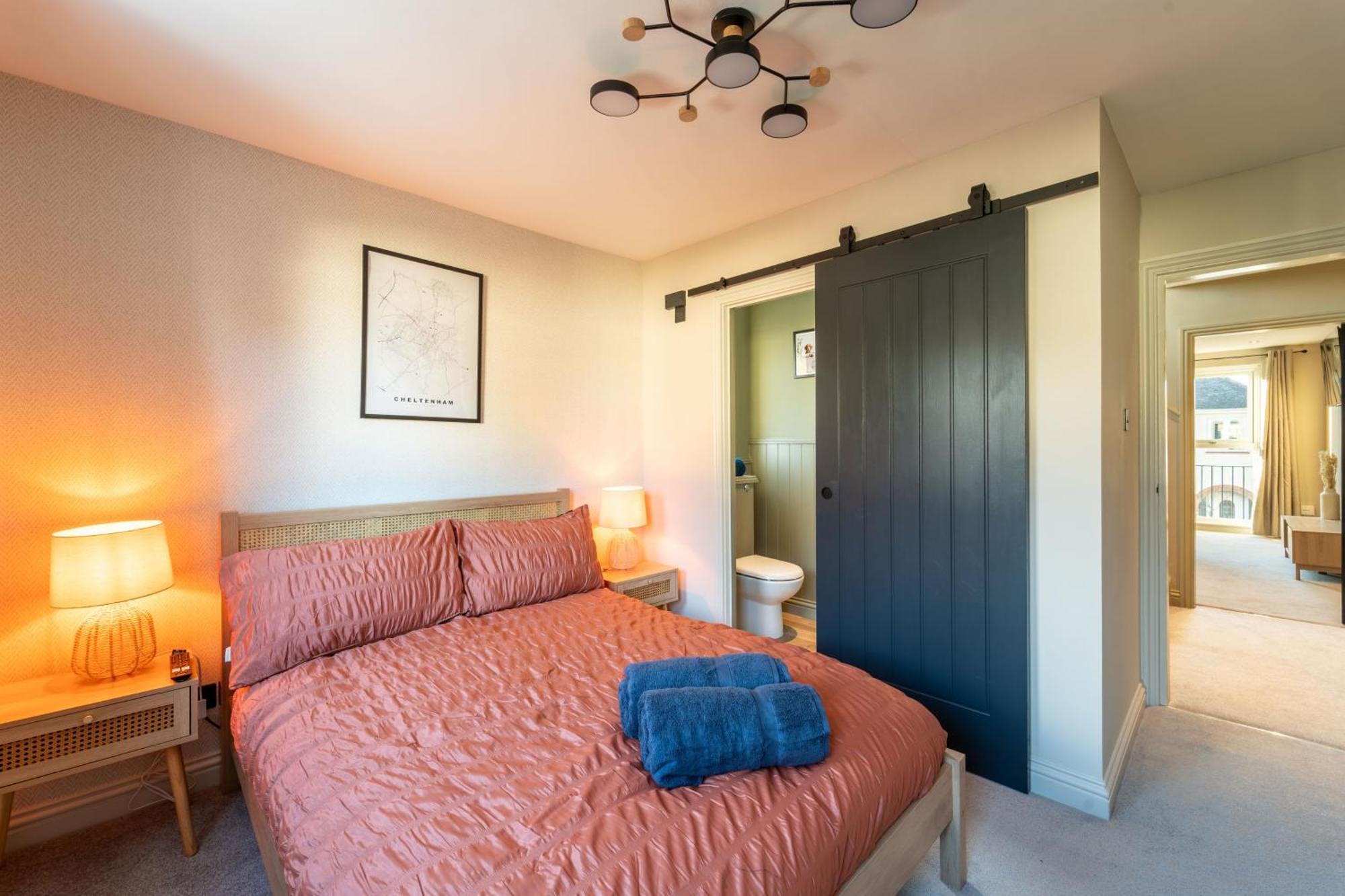 Spacious Town House Sleeps 8, Bath Road Cheltenham