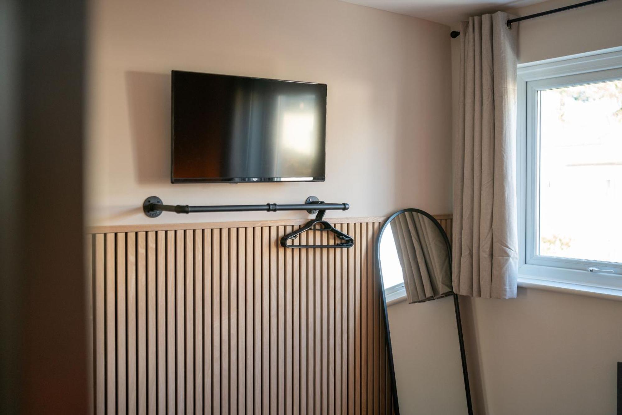 Spacious Town House Sleeps 8, Bath Road Holiday home