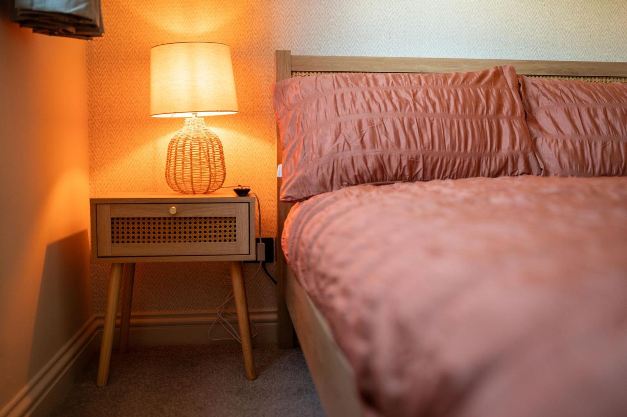 Spacious Town House Sleeps 8, Bath Road