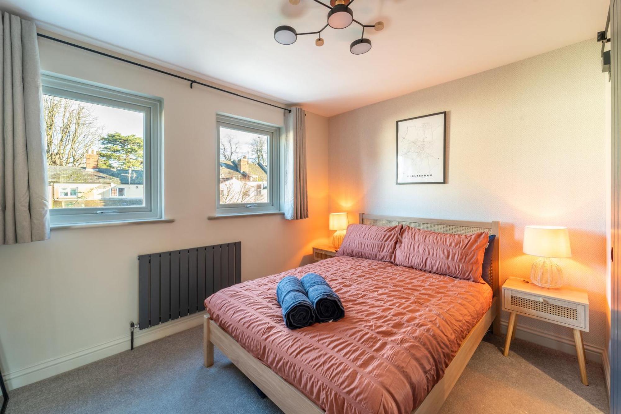 Spacious Town House Sleeps 8, Bath Road Holiday home