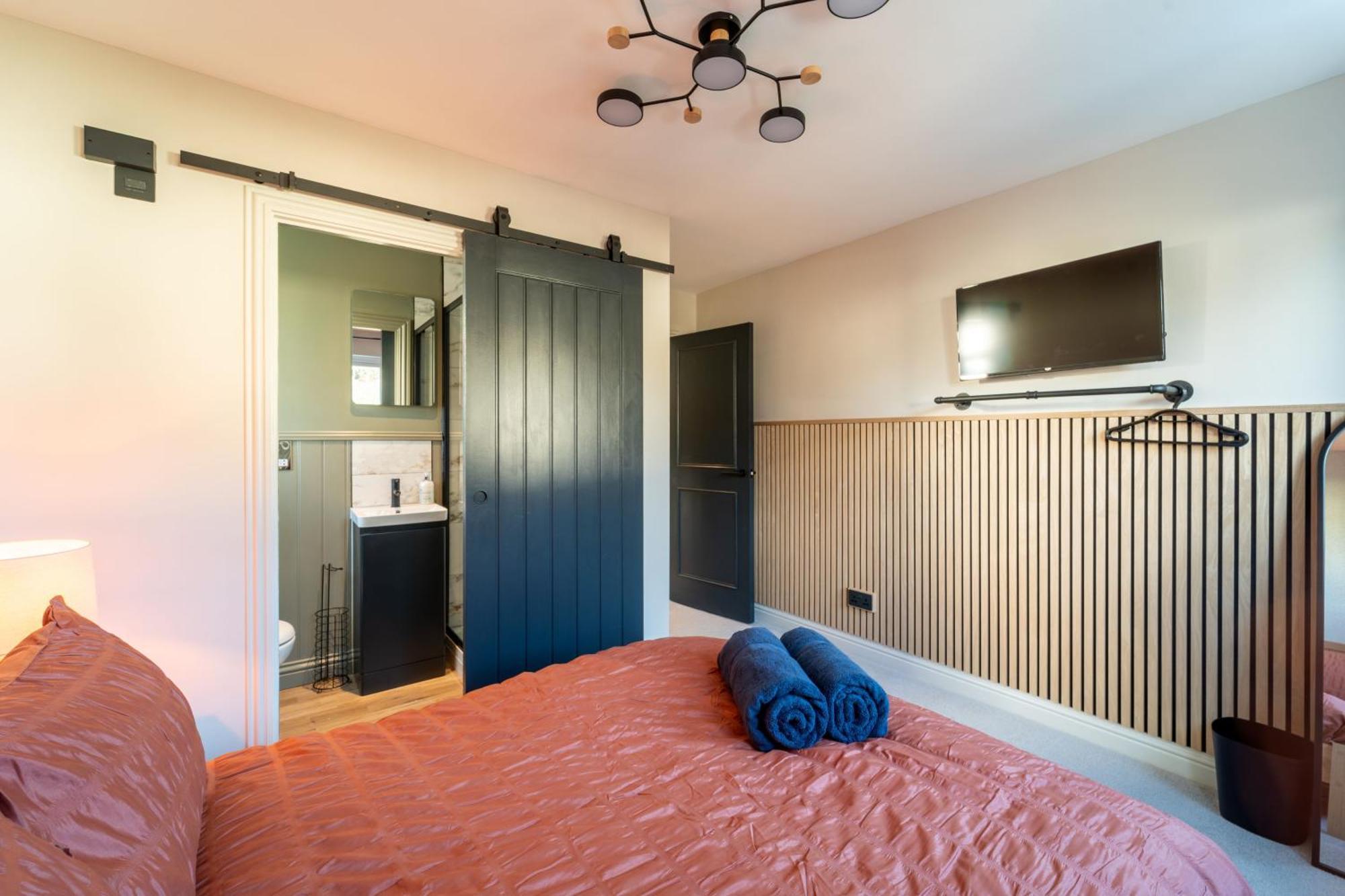 Spacious Town House Sleeps 8, Bath Road Holiday home *