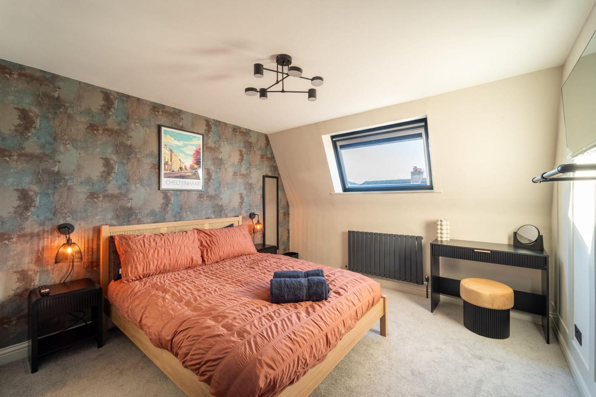 Holiday home Spacious Town House Sleeps 8, Bath Road