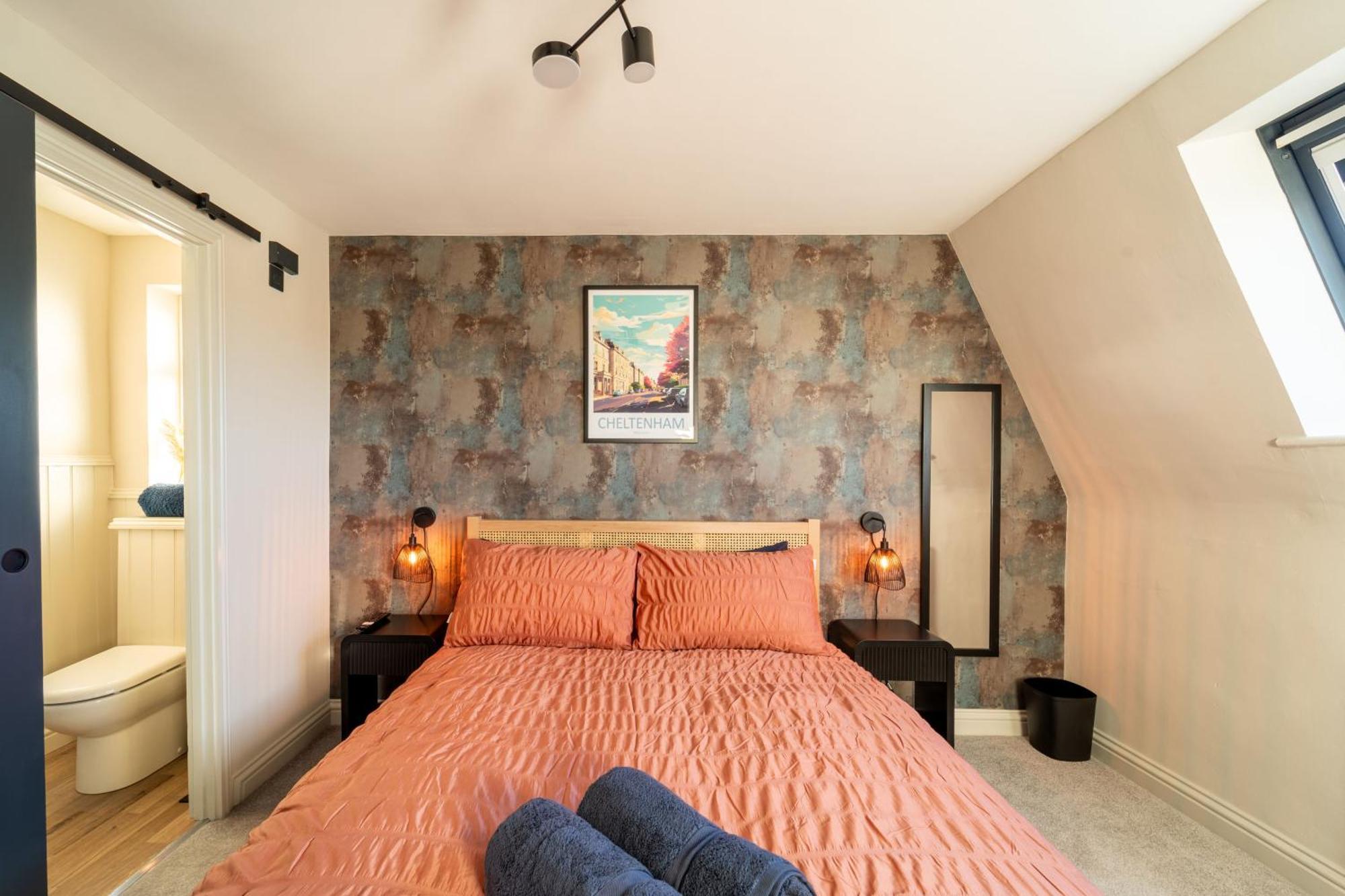 Spacious Town House Sleeps 8, Bath Road Holiday home