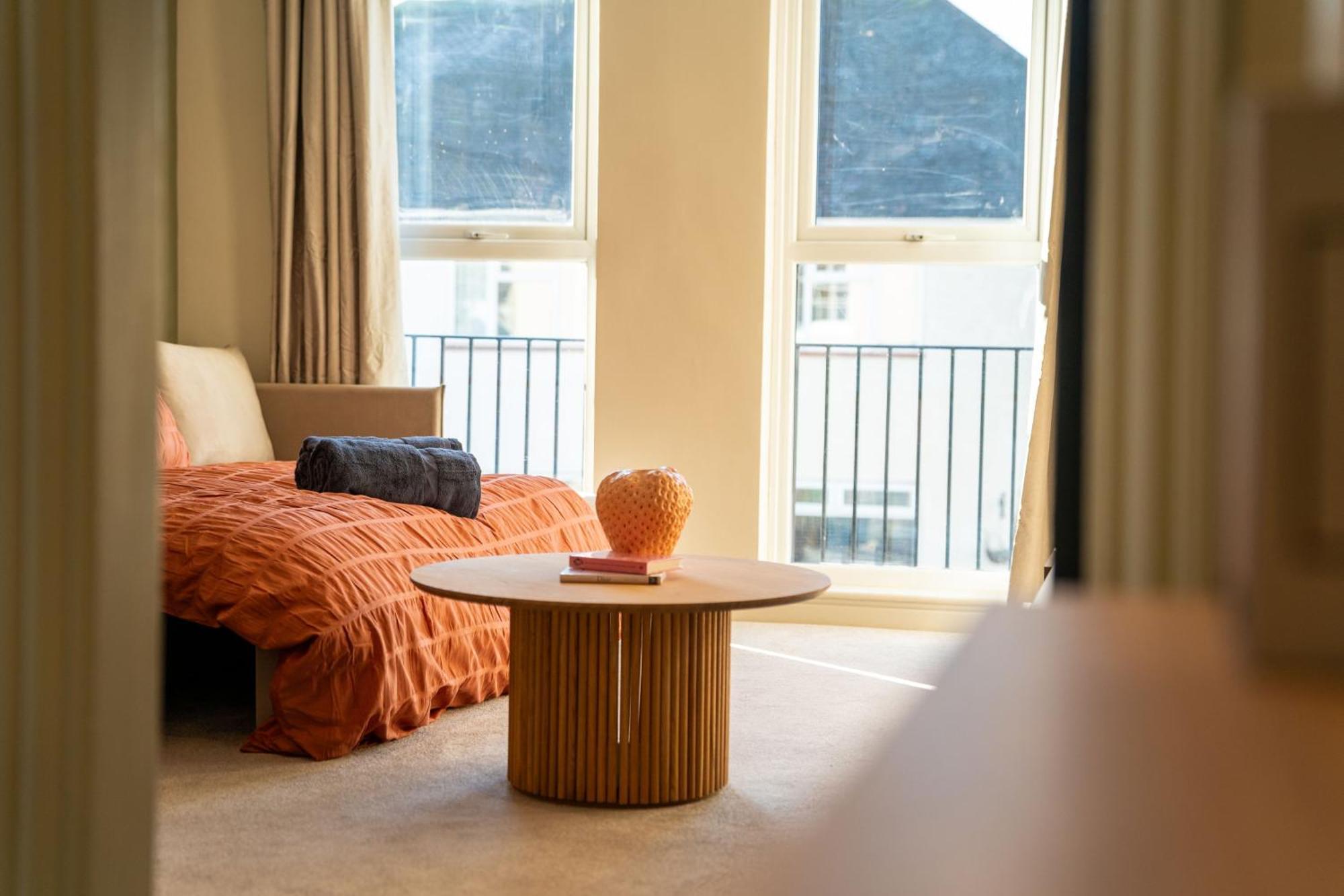 Spacious Town House Sleeps 8, Bath Road Cheltenham