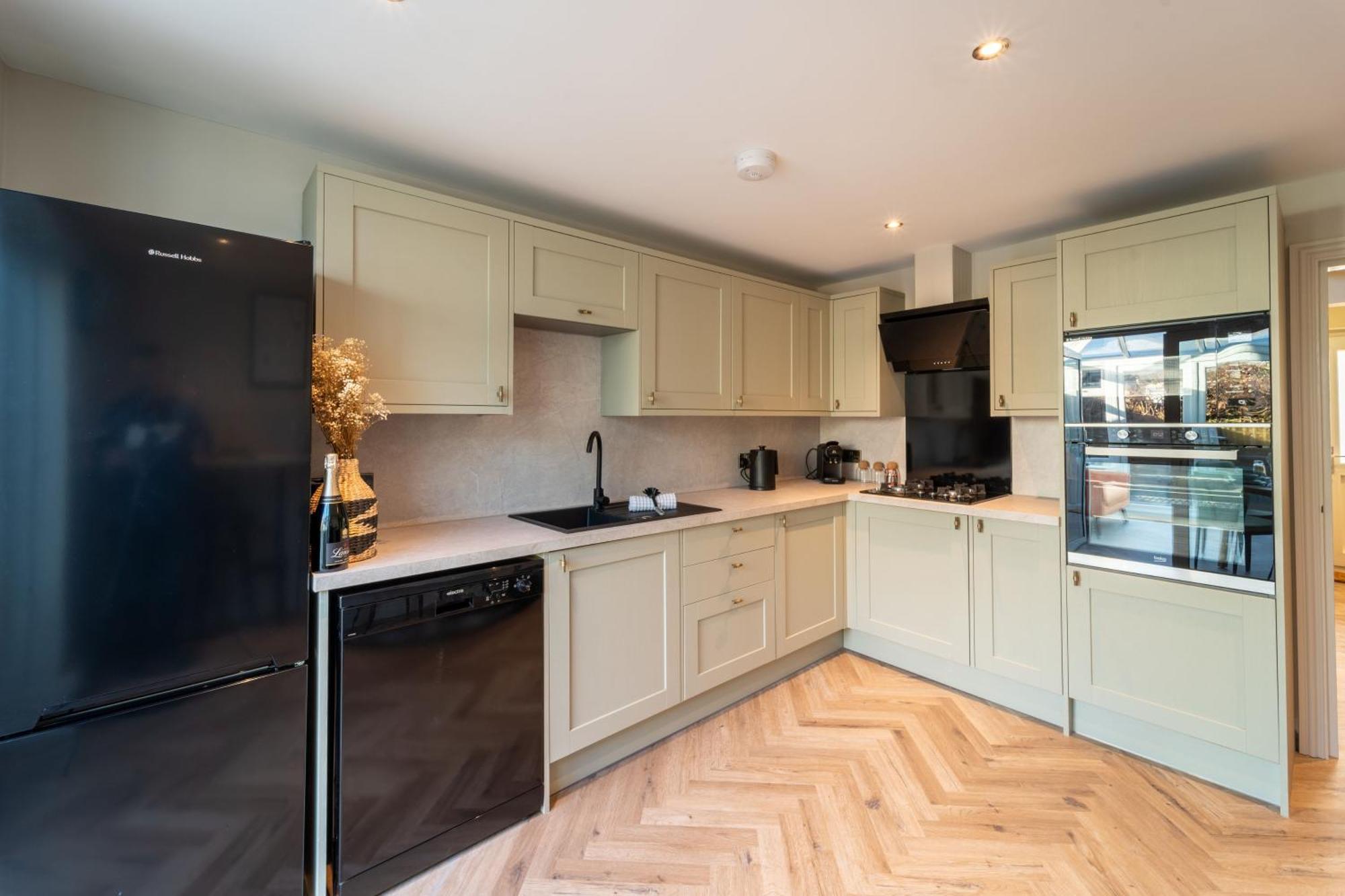 Holiday home Spacious Town House Sleeps 8, Bath Road *