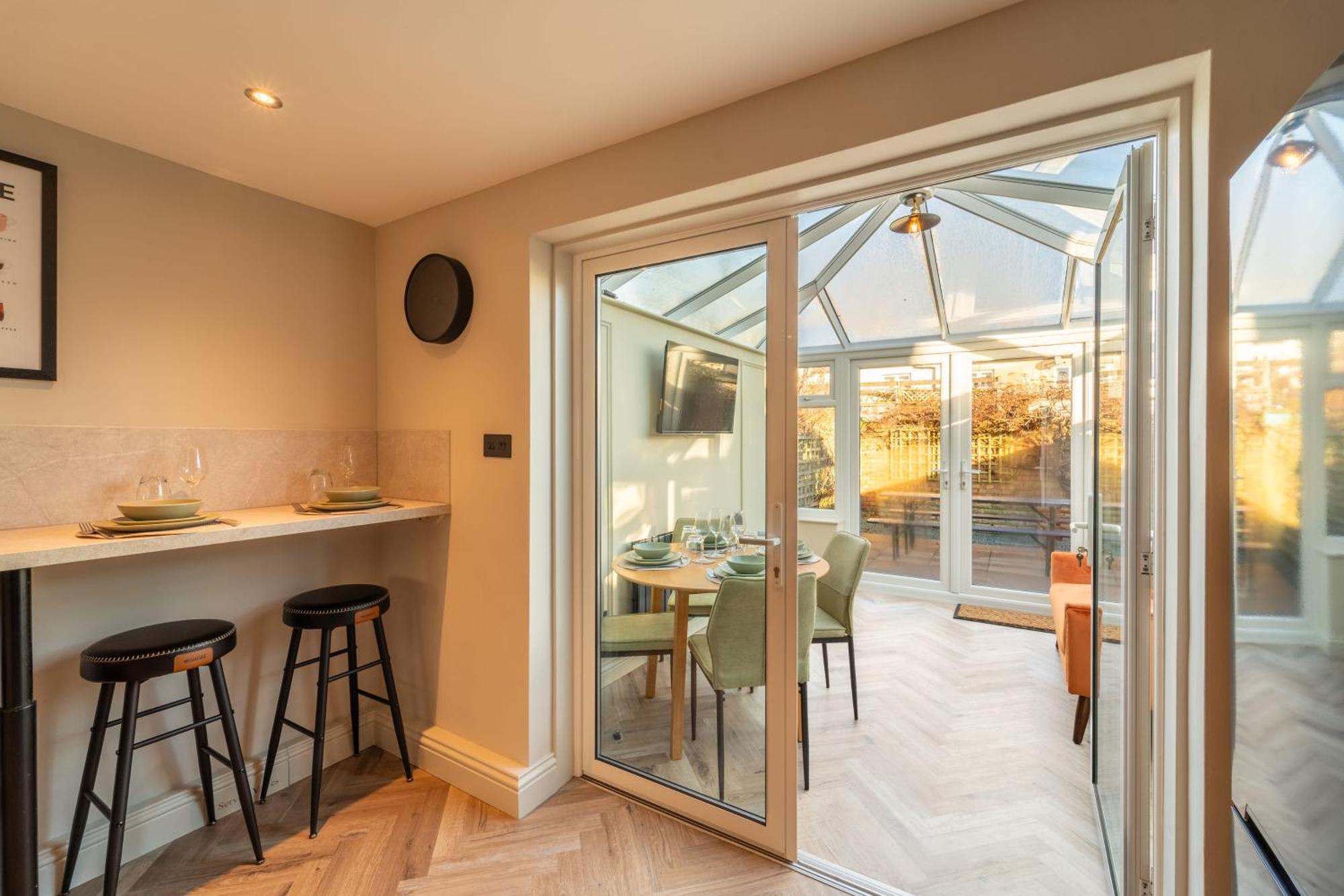 Spacious Town House Sleeps 8, Bath Road Holiday home Cheltenham