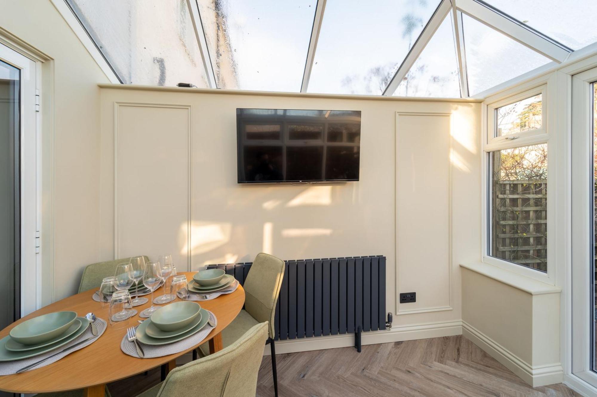 Spacious Town House Sleeps 8, Bath Road * Cheltenham