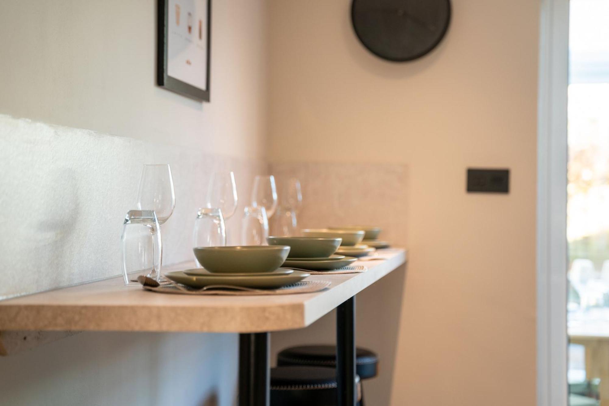 Spacious Town House Sleeps 8, Bath Road *