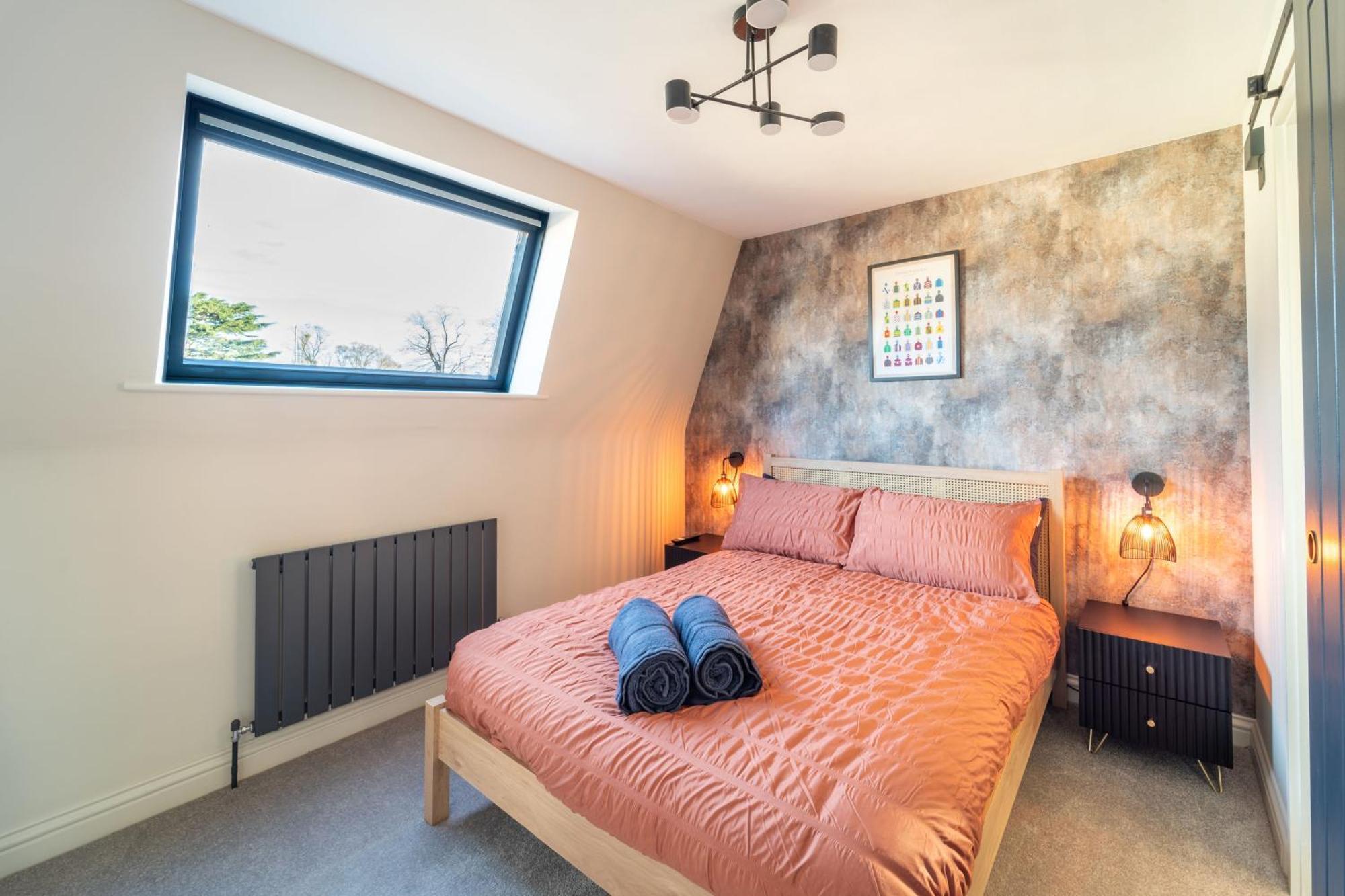 Spacious Town House Sleeps 8, Bath Road *