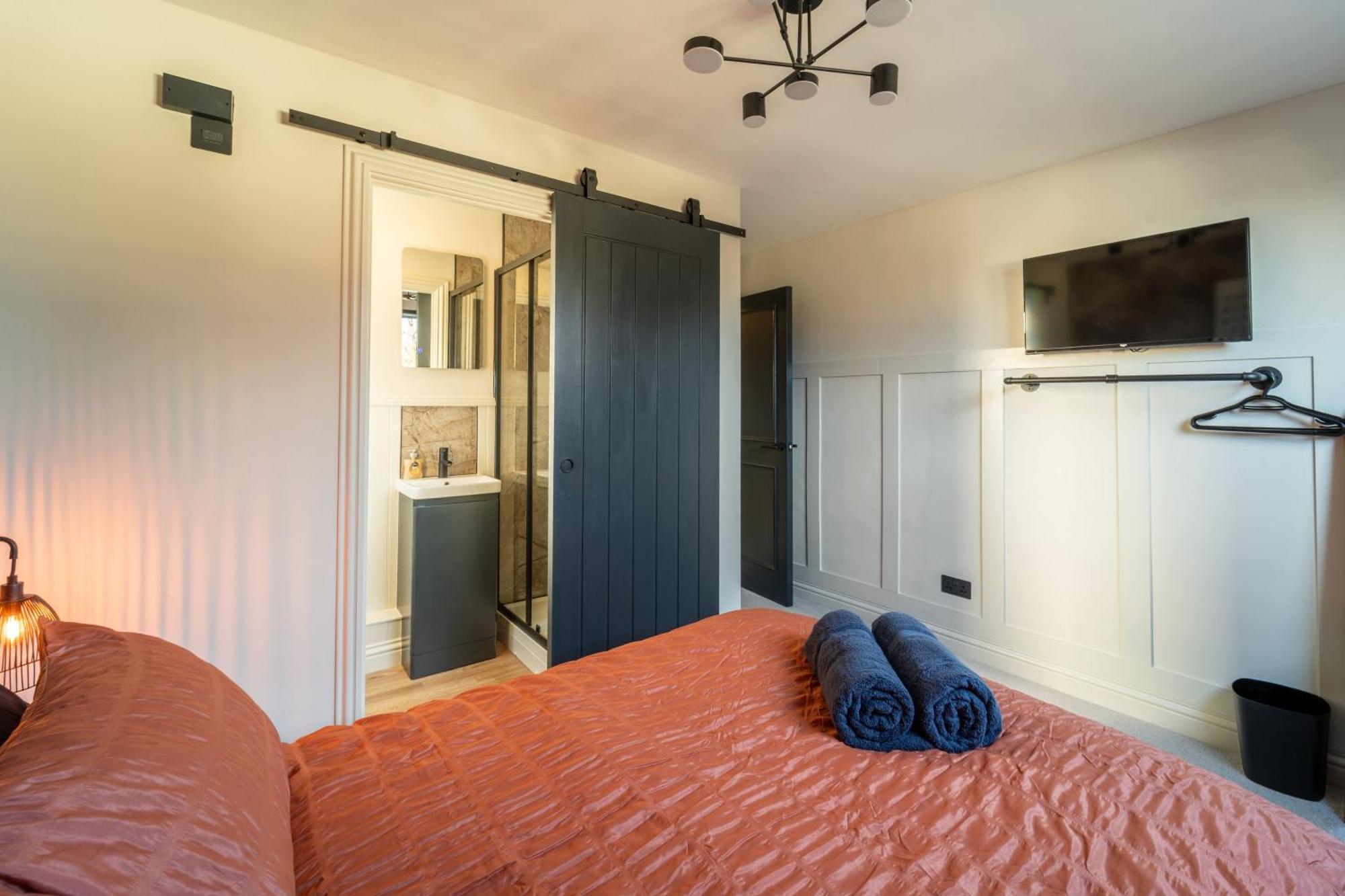 Spacious Town House Sleeps 8, Bath Road * Cheltenham