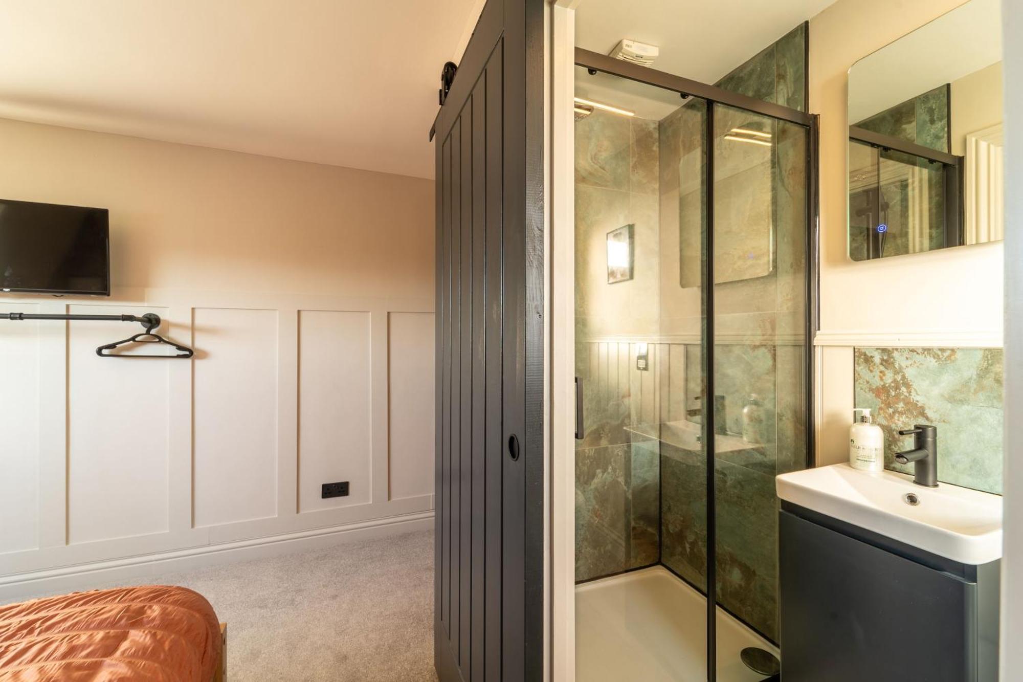Spacious Town House Sleeps 8, Bath Road Cheltenham